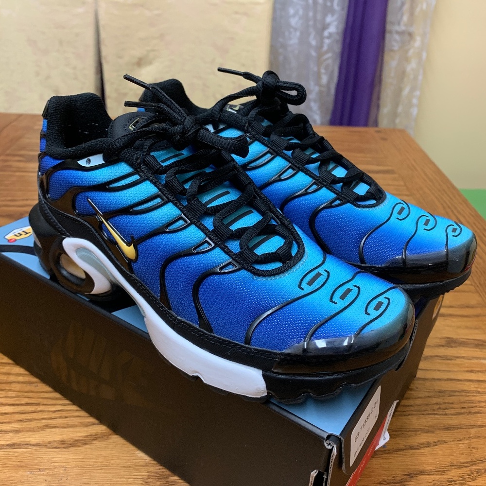 Nike Air Max Plus - Hyper Blue - size 5Y